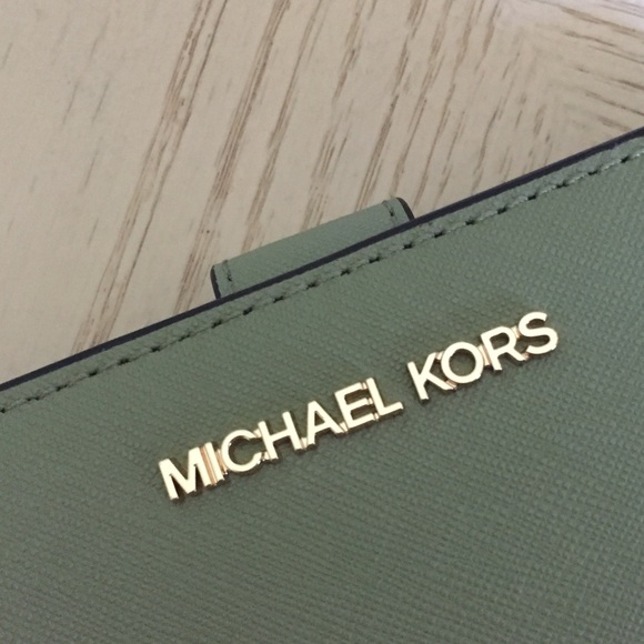 Michael Kors Light Sage Leather Bifold Wallet - Picture 3 of 8